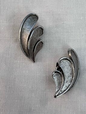 Vintage Trifari Silver Tone Leaf Clip-On Mid-Century Modern Retro  Earrings